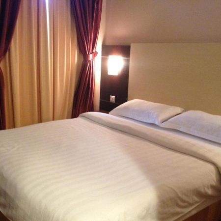 1 City Hotel Kota Kinabalu Esterno foto