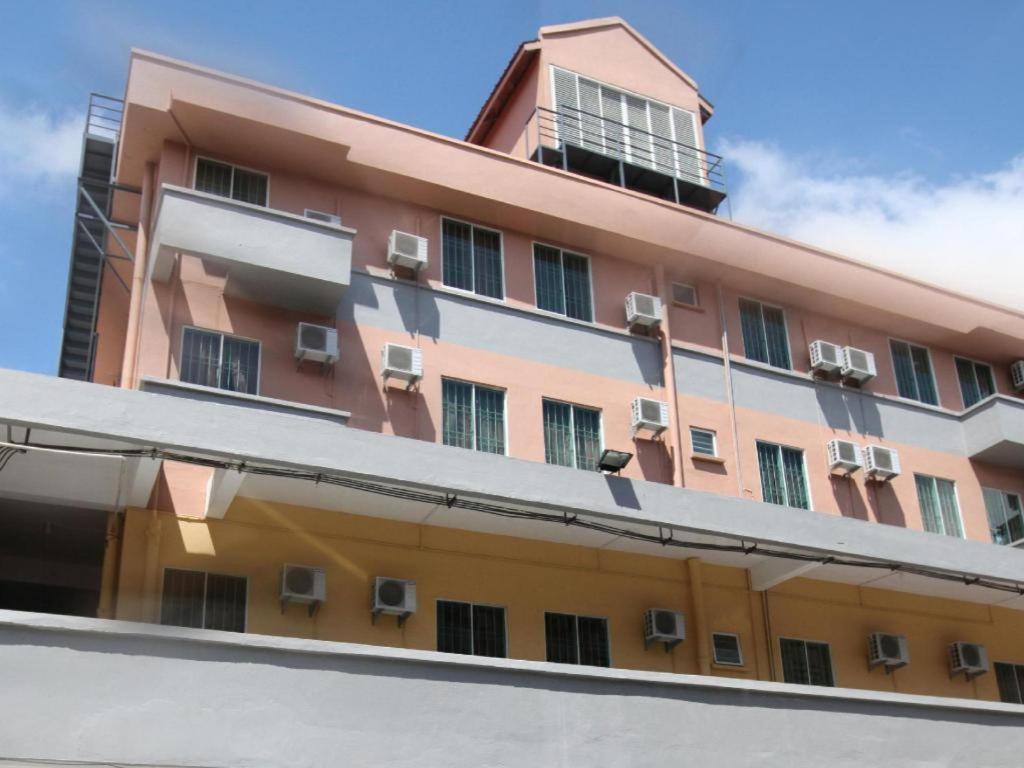 1 City Hotel Kota Kinabalu Esterno foto