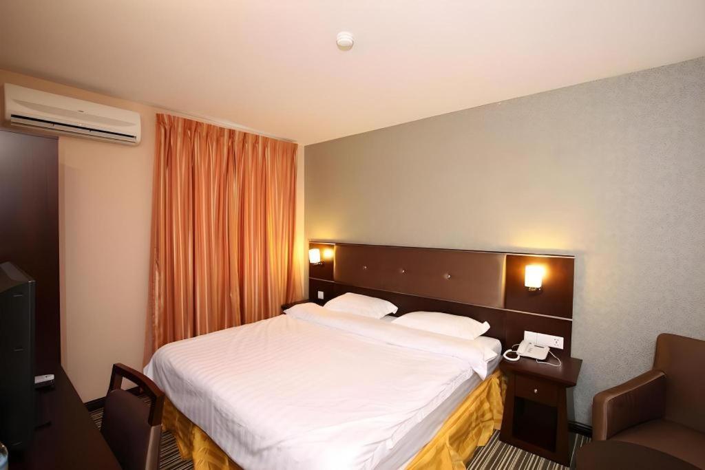 1 City Hotel Kota Kinabalu Esterno foto