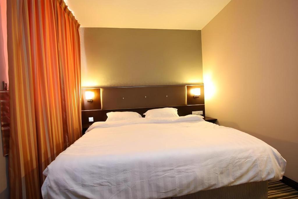 1 City Hotel Kota Kinabalu Esterno foto