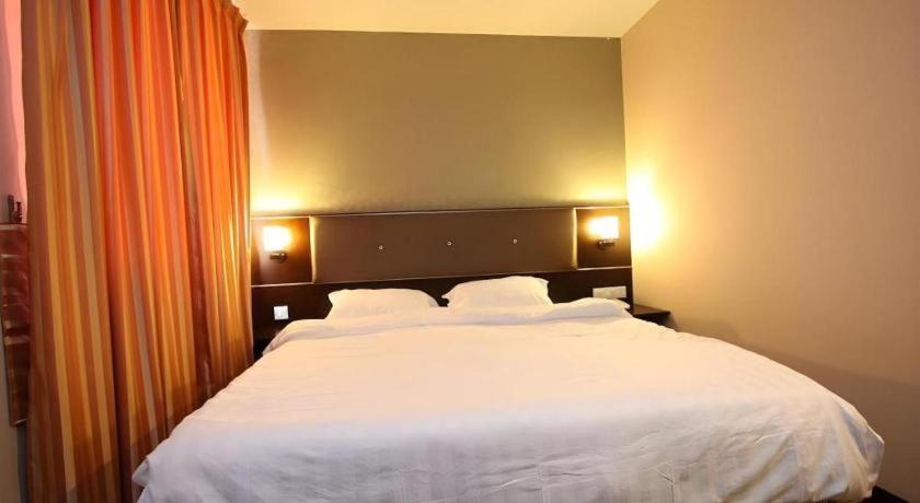 1 City Hotel Kota Kinabalu Esterno foto