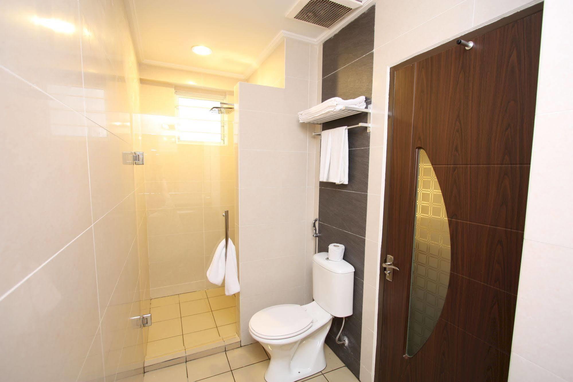 1 City Hotel Kota Kinabalu Esterno foto