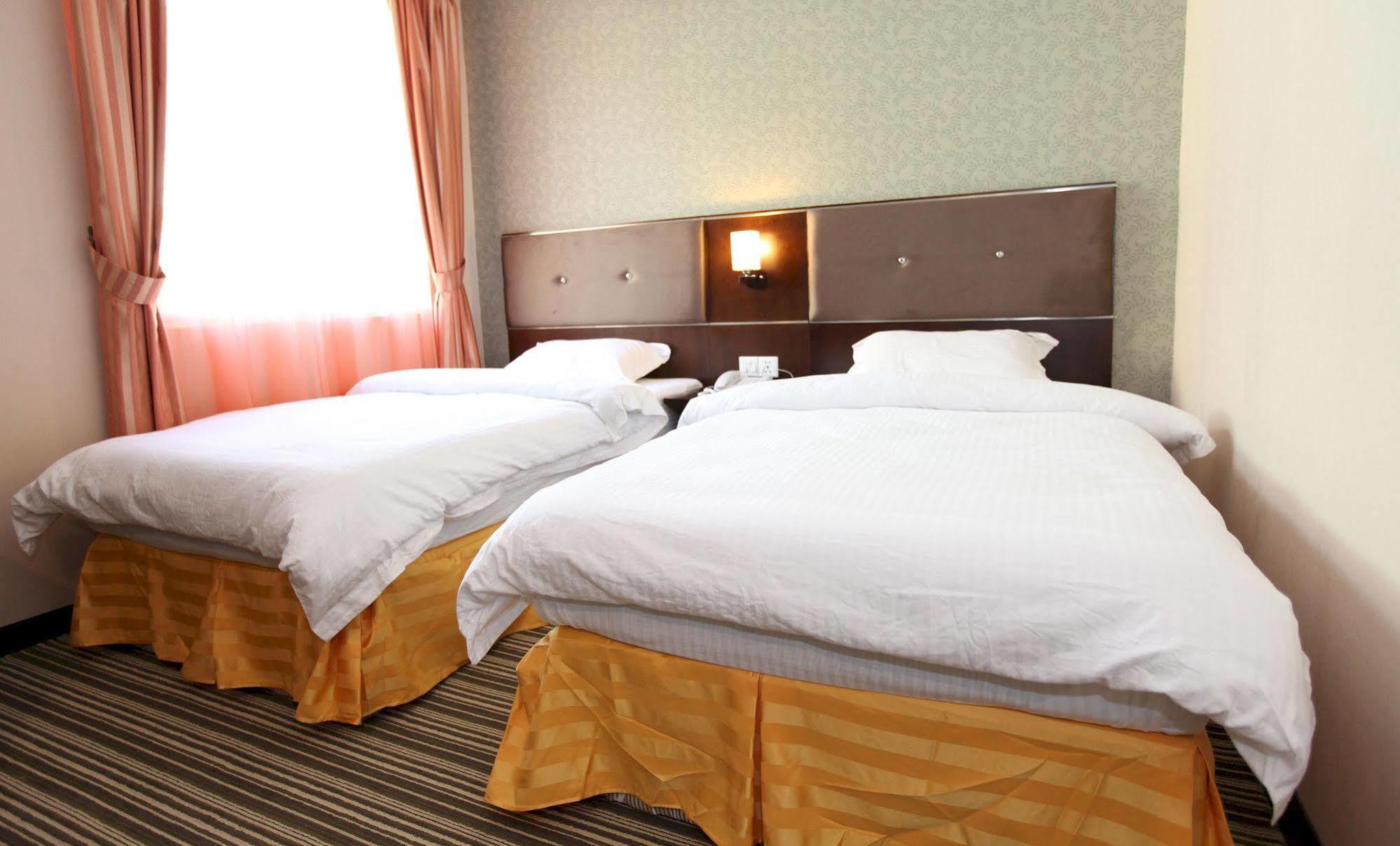 1 City Hotel Kota Kinabalu Esterno foto