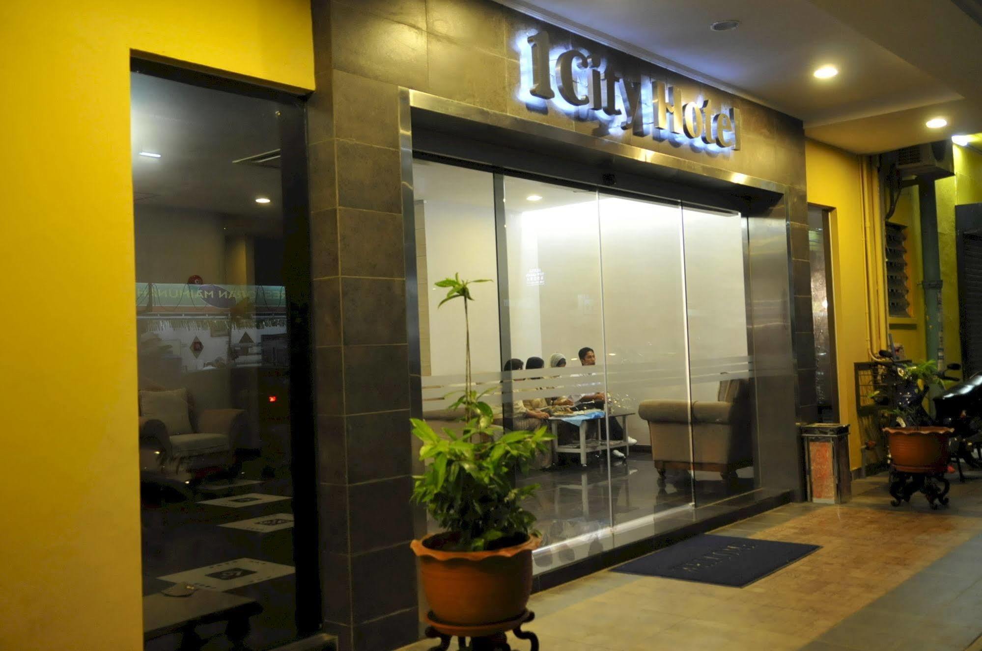 1 City Hotel Kota Kinabalu Esterno foto