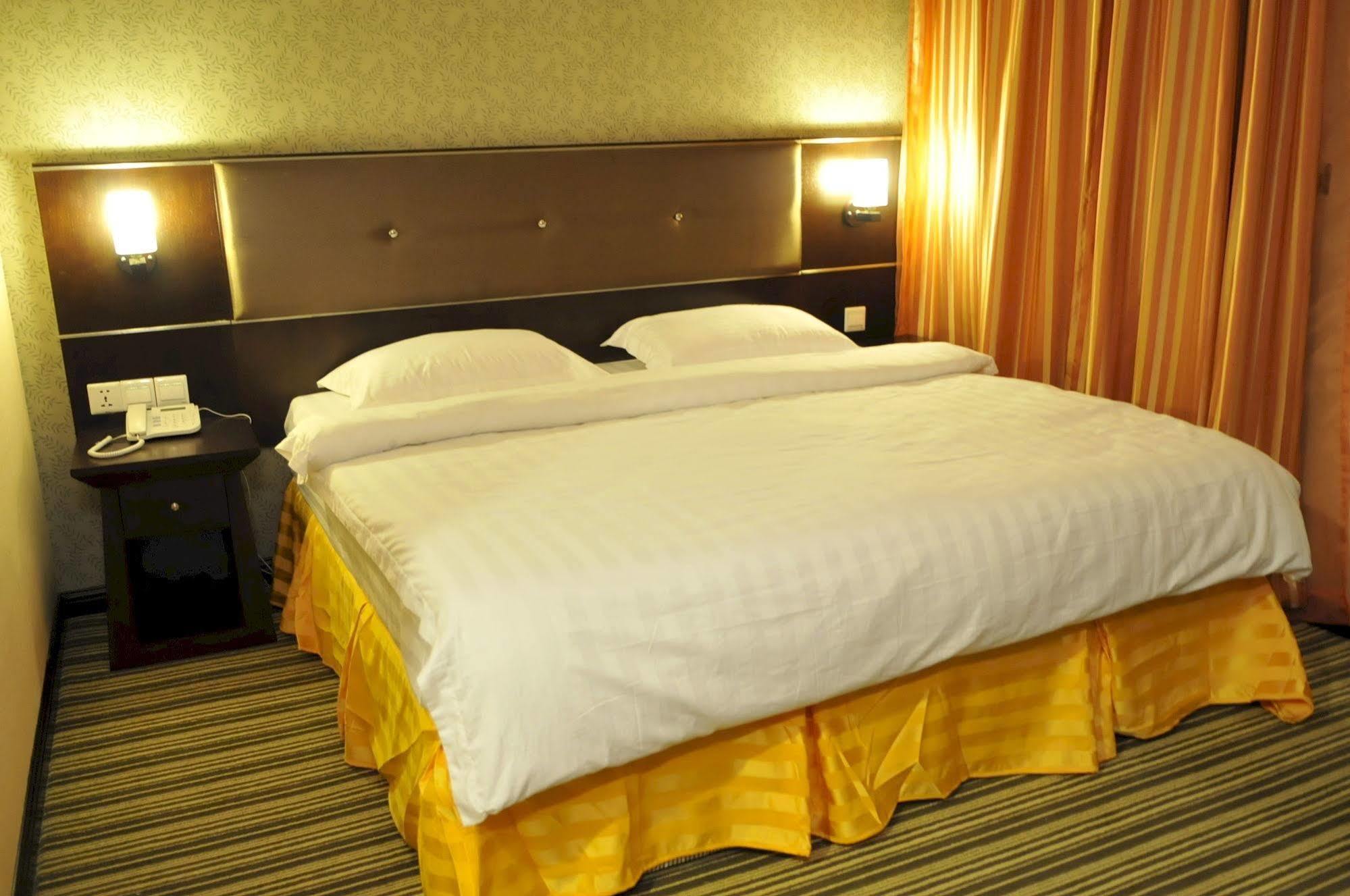 1 City Hotel Kota Kinabalu Esterno foto