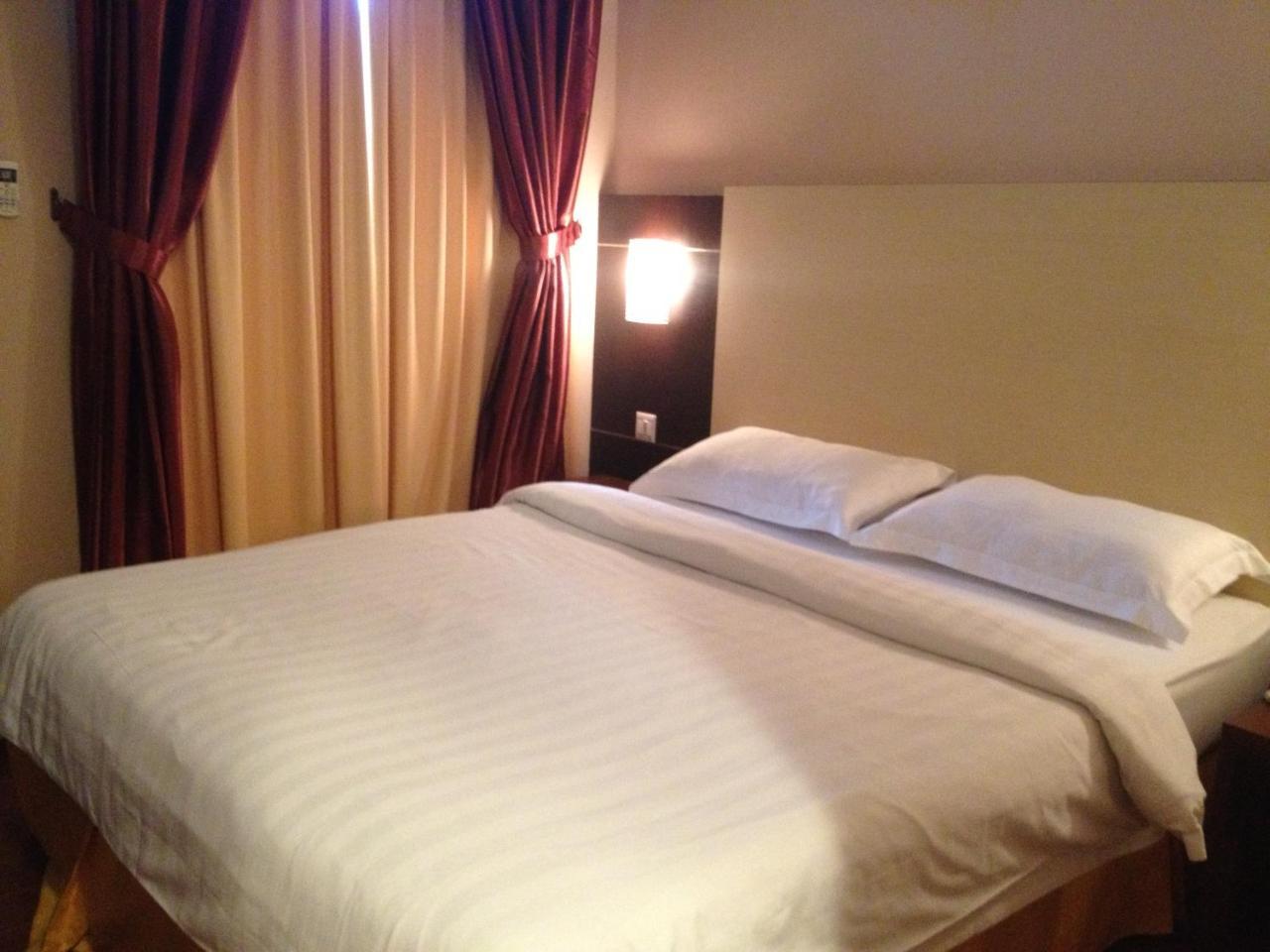 1 City Hotel Kota Kinabalu Esterno foto