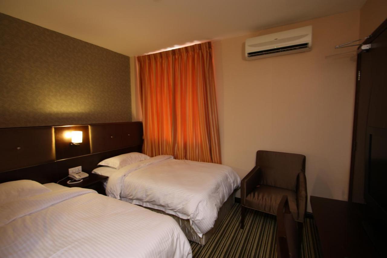 1 City Hotel Kota Kinabalu Esterno foto