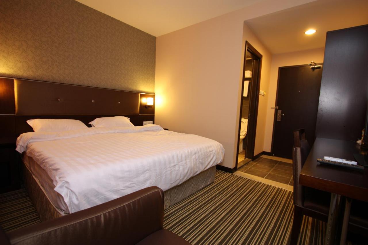 1 City Hotel Kota Kinabalu Esterno foto